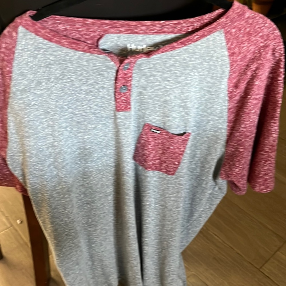 Hurley mens  large 3 button t shirt like new